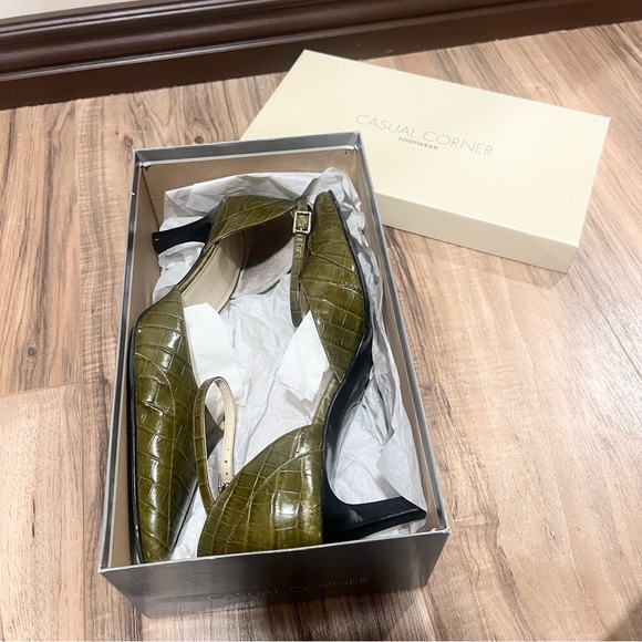 Casual Corner Green Angela Snake Heels - Picture 1 of 8